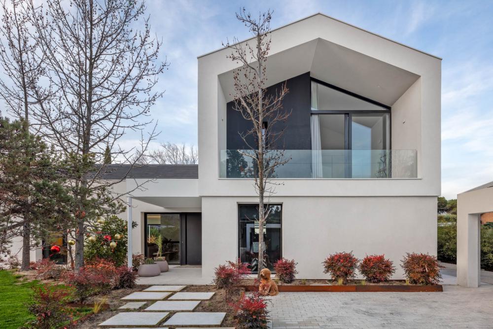 ไอเดียบ้านโมเดิร์น ตกแต่งโทนสีขาว โปร่งโล่งสบายตา น่าพักผ่อน