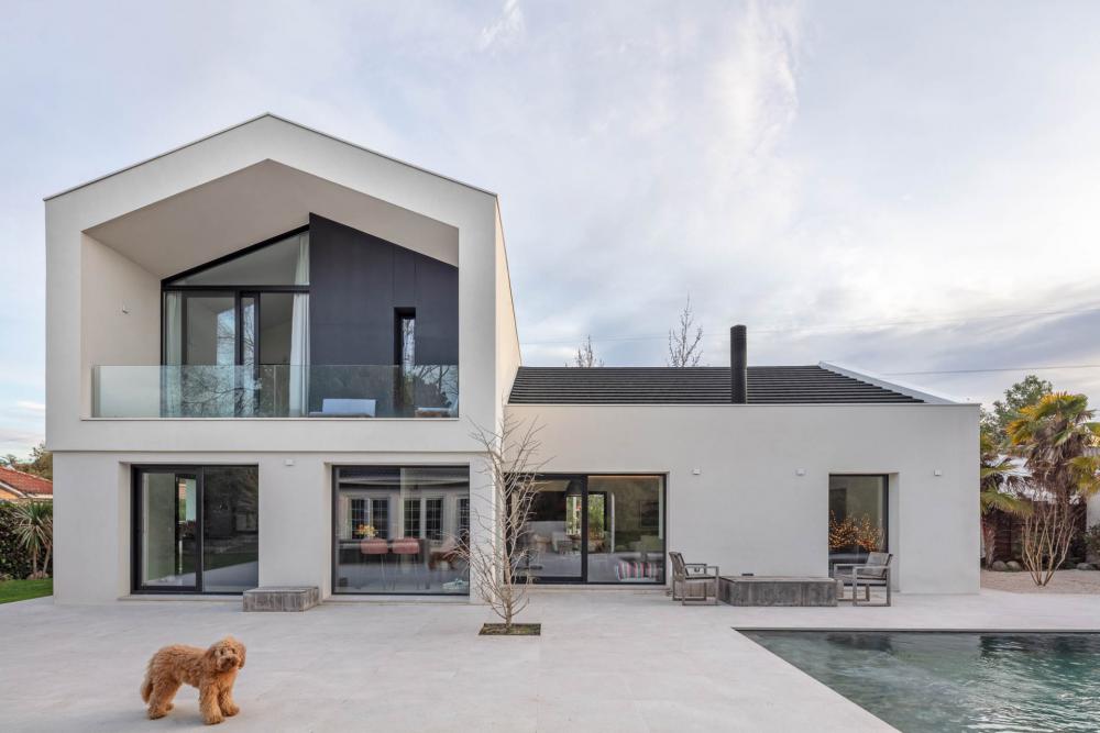 ไอเดียบ้านโมเดิร์น ตกแต่งโทนสีขาว โปร่งโล่งสบายตา น่าพักผ่อน