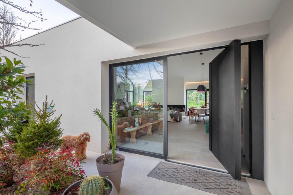 ไอเดียบ้านโมเดิร์น ตกแต่งโทนสีขาว โปร่งโล่งสบายตา น่าพักผ่อน