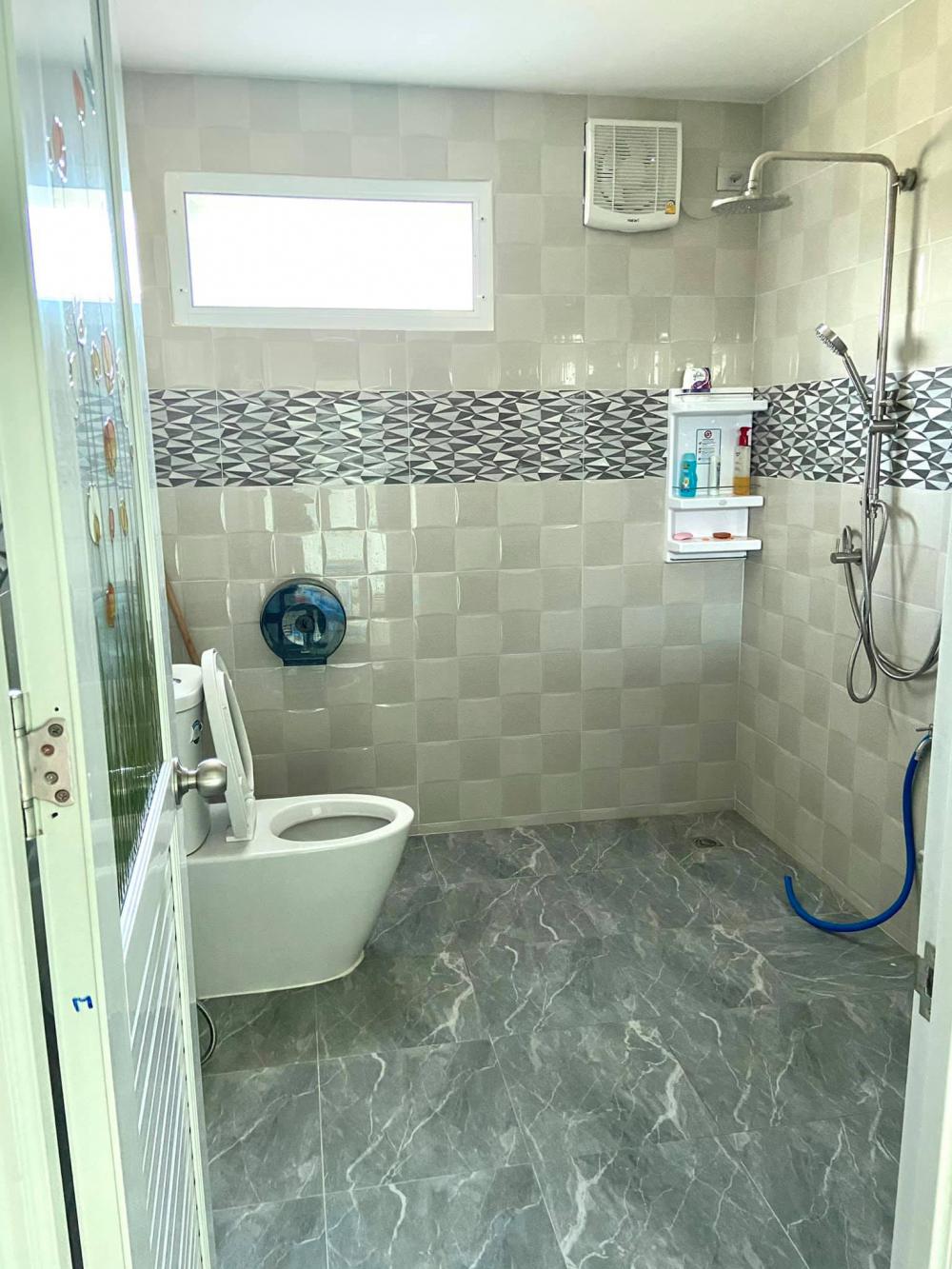 บ้านโมเดิร์น 2 ชั้น ชั้นล่างโถ่ง งบ 3.3 ล้านบาท