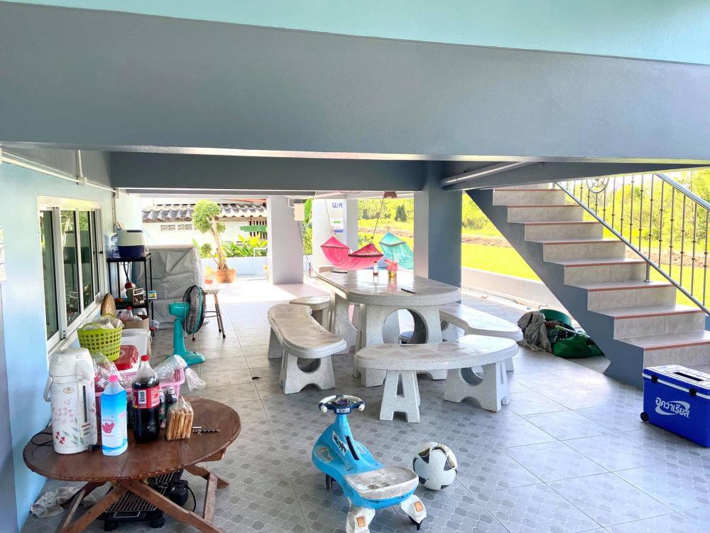 บ้านโมเดิร์น 2 ชั้น ชั้นล่างโถ่ง งบ 3.3 ล้านบาท