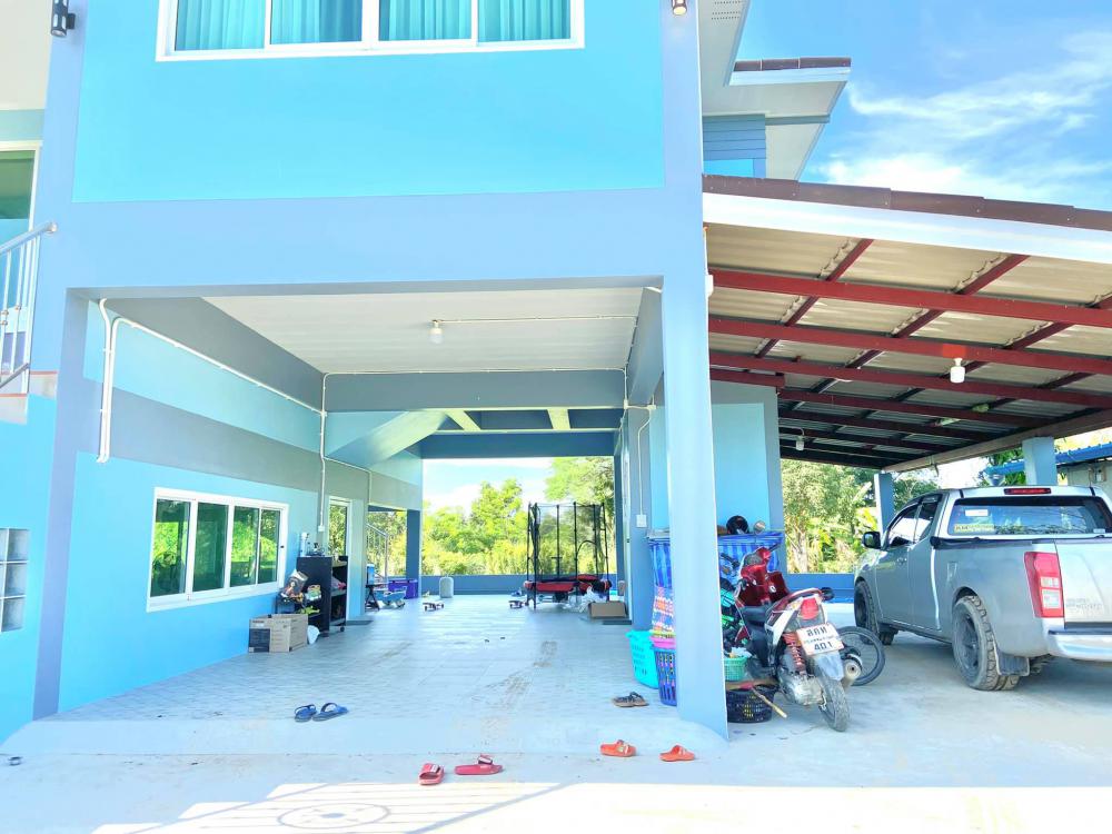 บ้านโมเดิร์น 2 ชั้น ชั้นล่างโถ่ง งบ 3.3 ล้านบาท