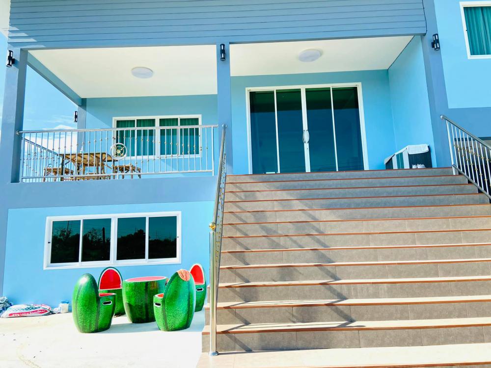 บ้านโมเดิร์น 2 ชั้น ชั้นล่างโถ่ง งบ 3.3 ล้านบาท