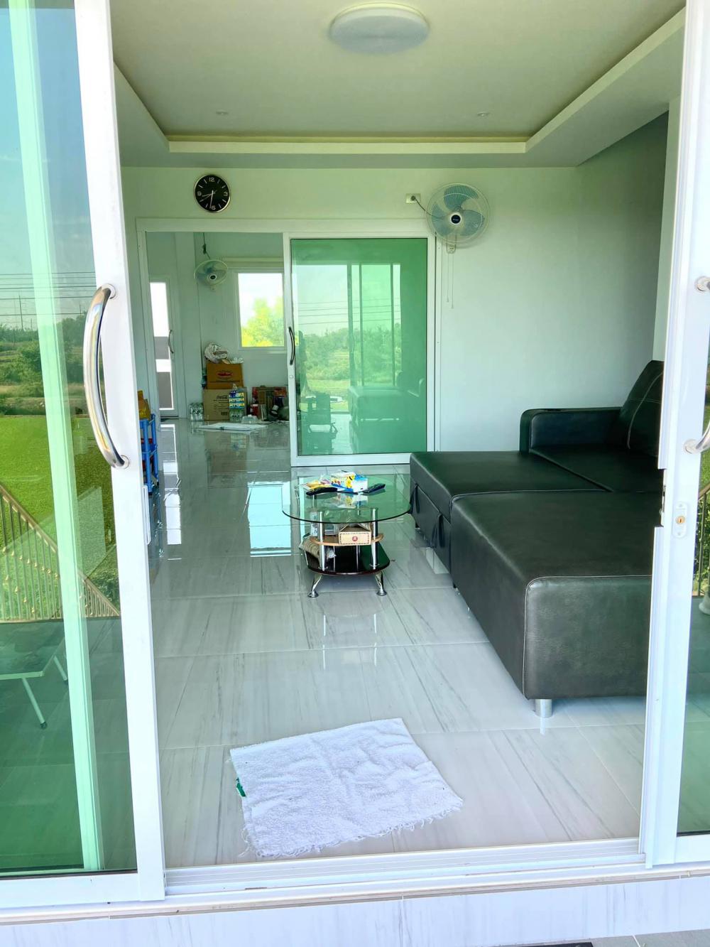 บ้านโมเดิร์น 2 ชั้น ชั้นล่างโถ่ง งบ 3.3 ล้านบาท