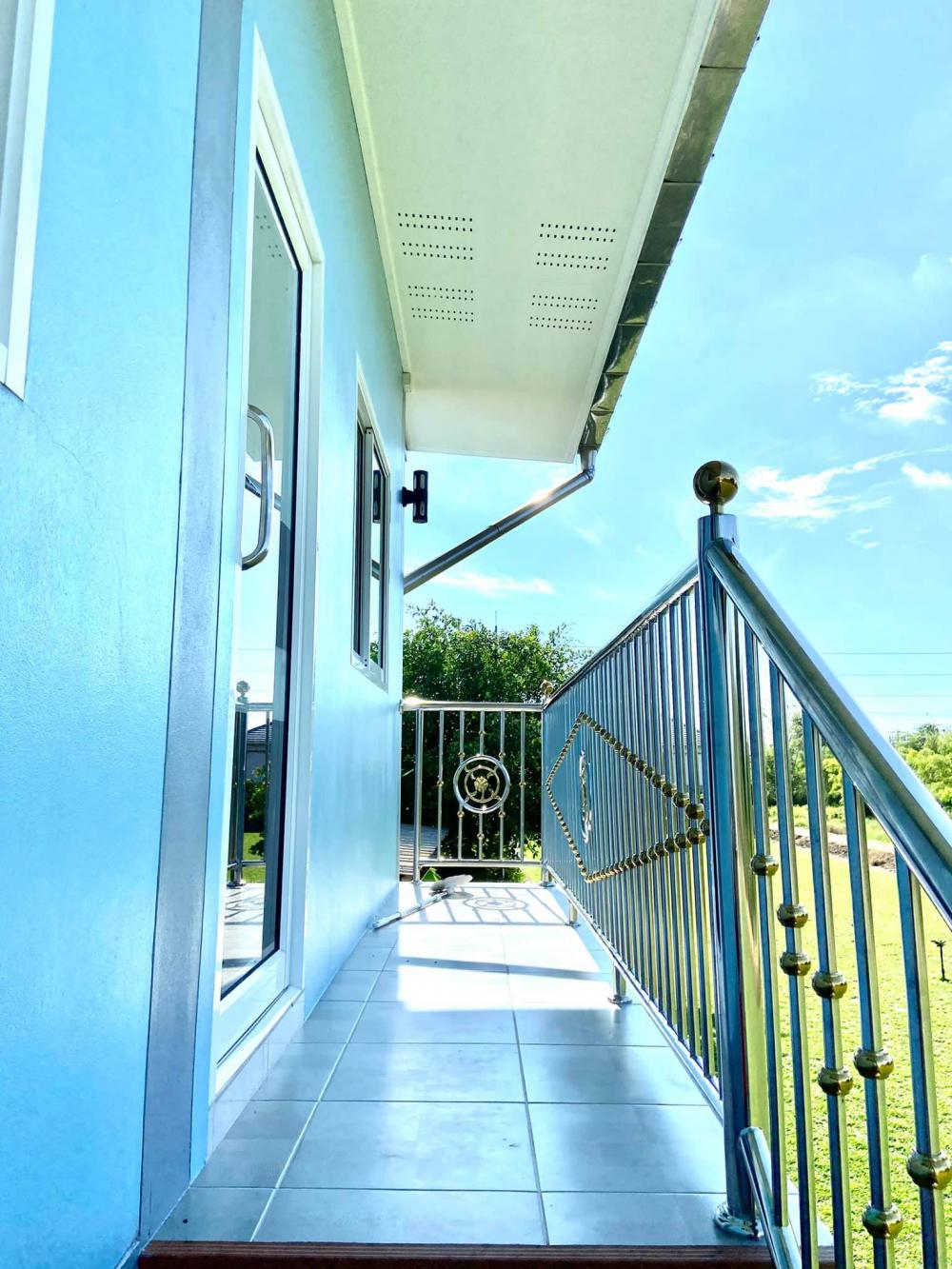 บ้านโมเดิร์น 2 ชั้น ชั้นล่างโถ่ง งบ 3.3 ล้านบาท