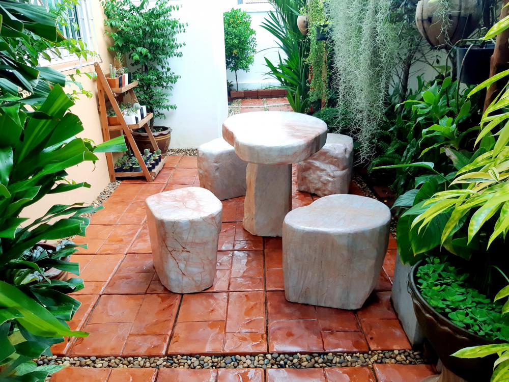 แค่นี้ก็สุขใจ แต่งบ้านสวยมาก รายล้อมด้วยต้นไม้