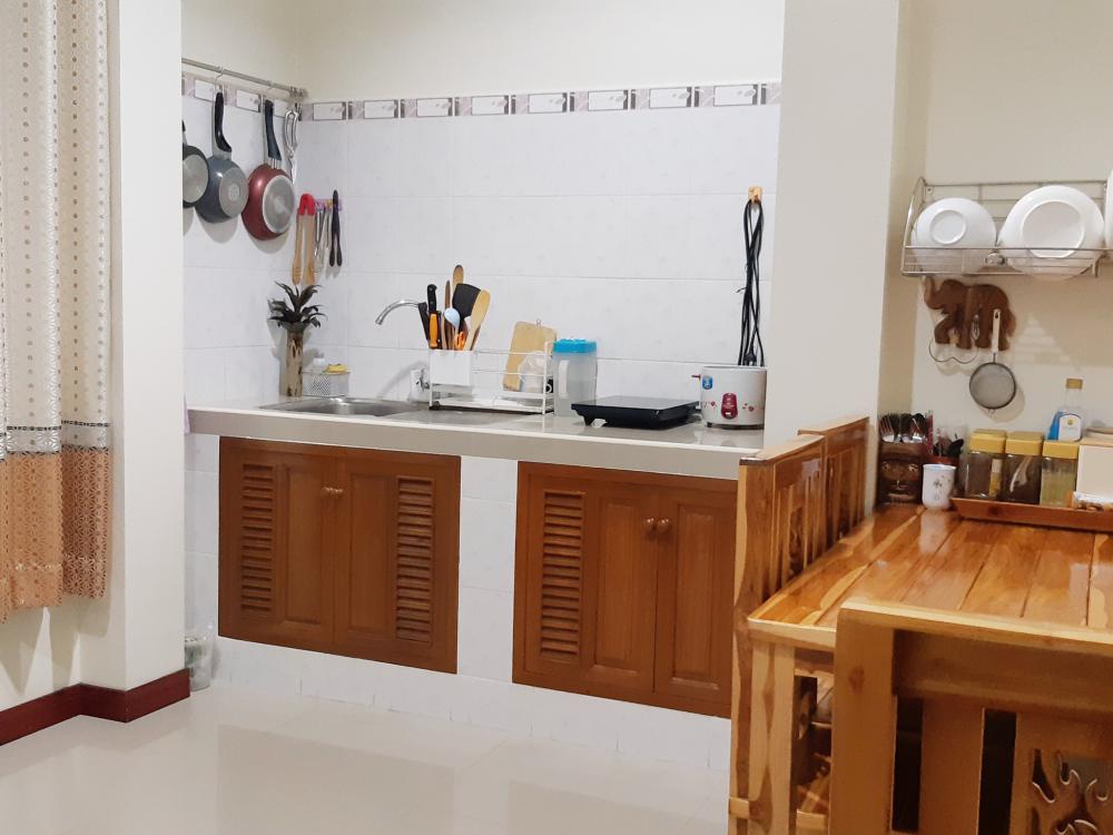 แค่นี้ก็สุขใจ แต่งบ้านสวยมาก รายล้อมด้วยต้นไม้