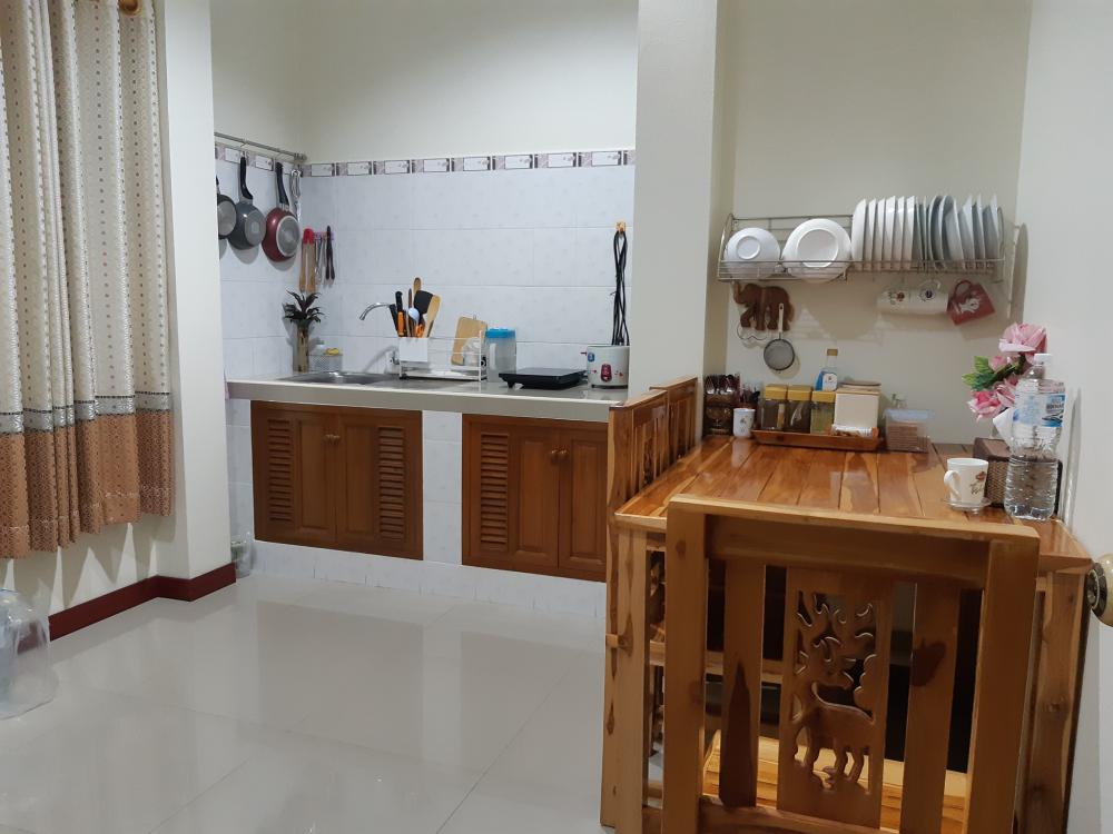 แค่นี้ก็สุขใจ แต่งบ้านสวยมาก รายล้อมด้วยต้นไม้