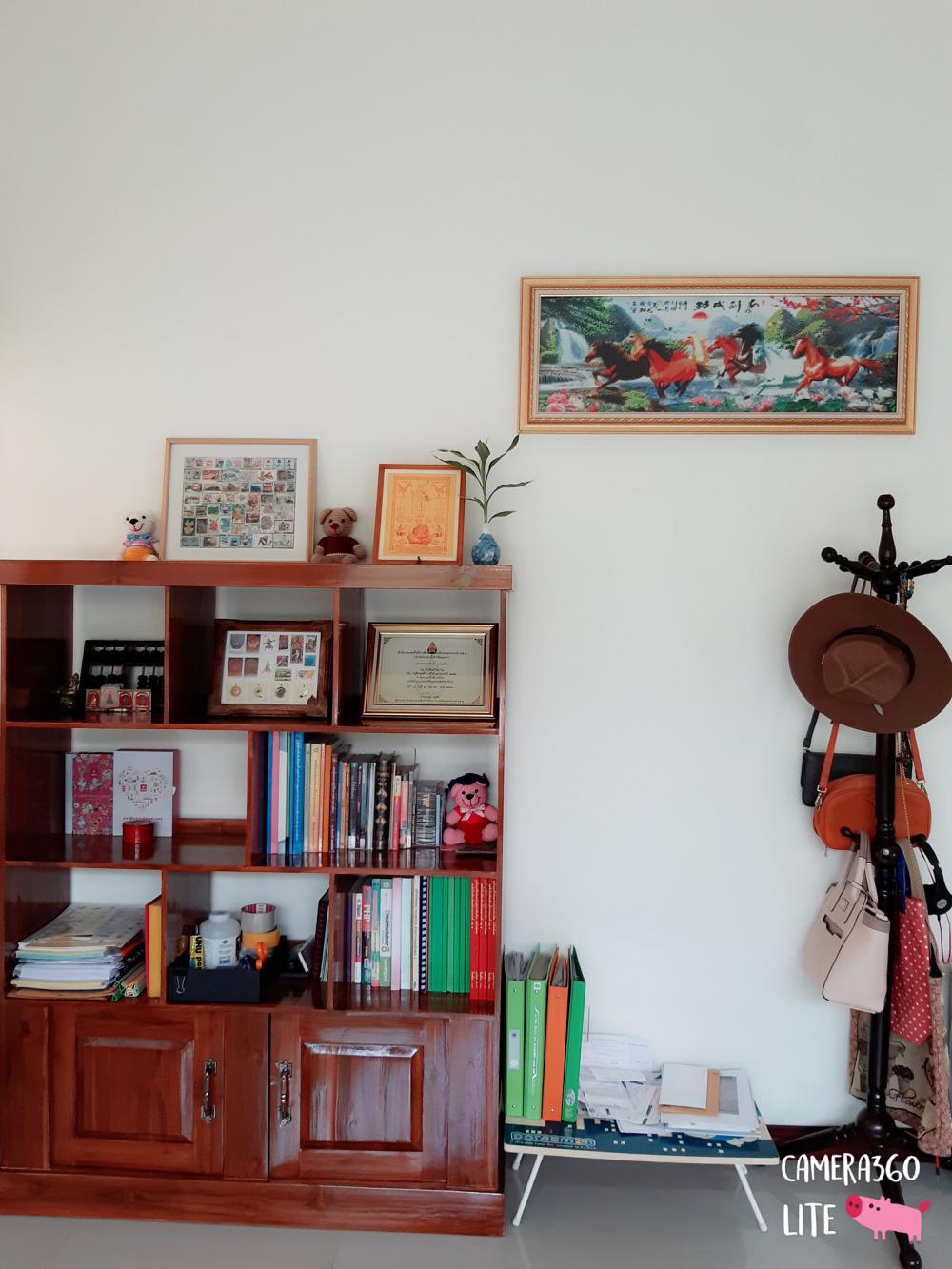 แค่นี้ก็สุขใจ แต่งบ้านสวยมาก รายล้อมด้วยต้นไม้