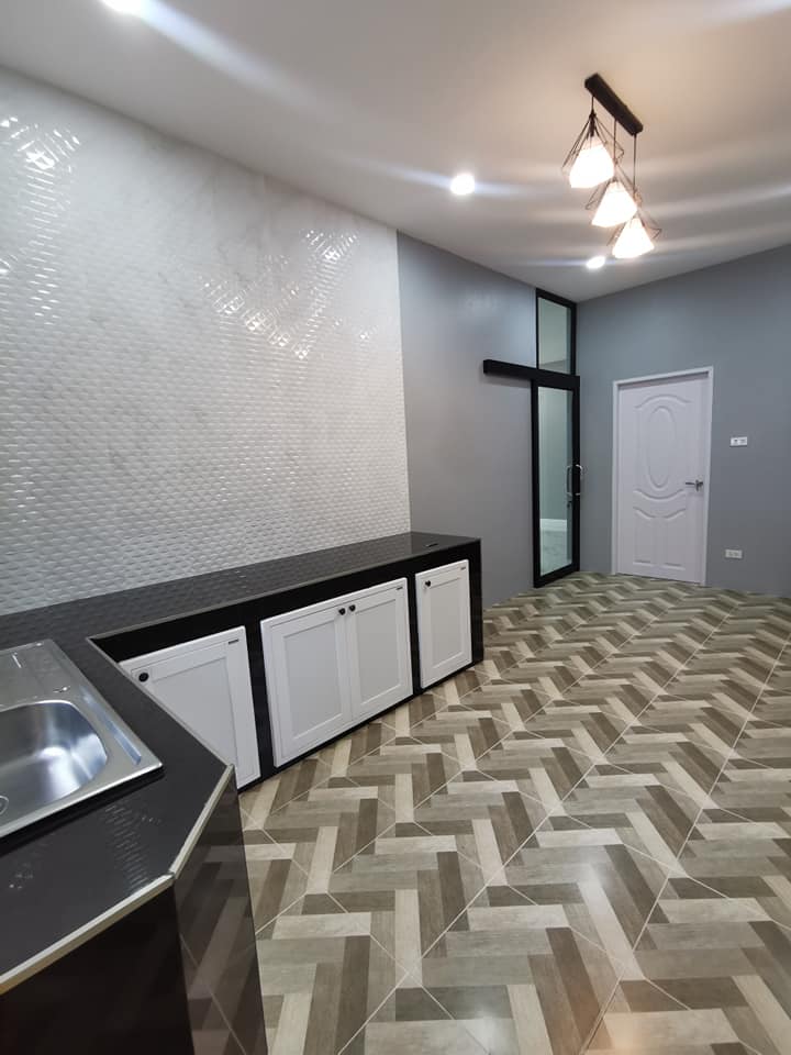 บ้านสไตล์คอนเทมโพรารี่ งบ 1 ล้าน ได้ถึง 3 ห้องนอน 2 ห้องน้ำ 1 ห้องโถง 1 ห้องครัว