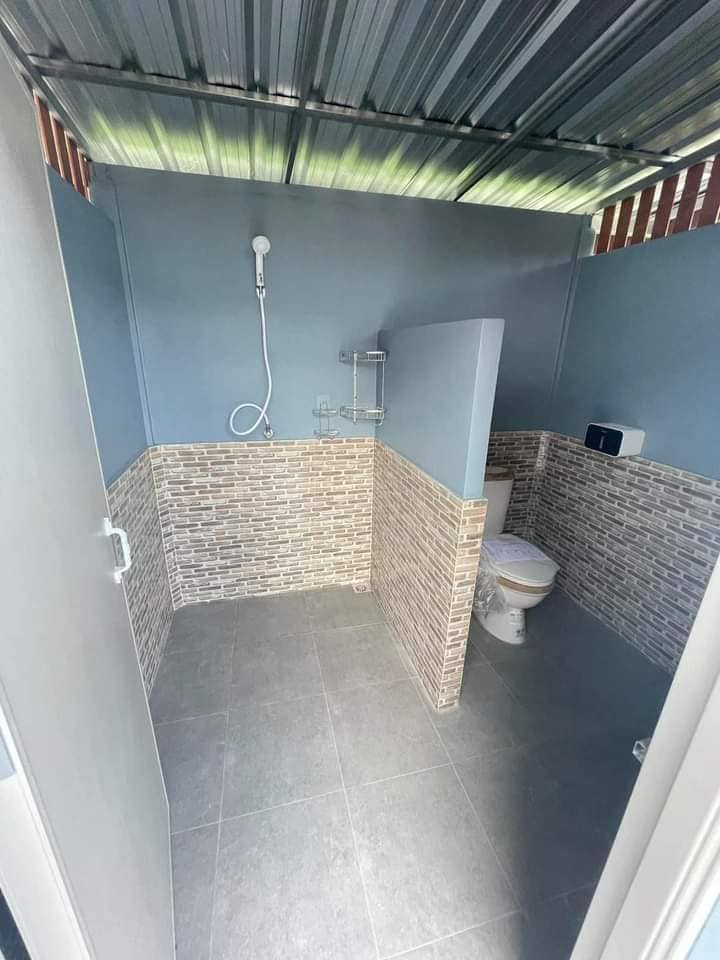 ไอเดีย ห้องน้ำรับแขกนอกตัวบ้าน ขนาด 2.5x2 เมตร ค่าแรงช่าง ฉาบปูน ปูกระเบื้อง