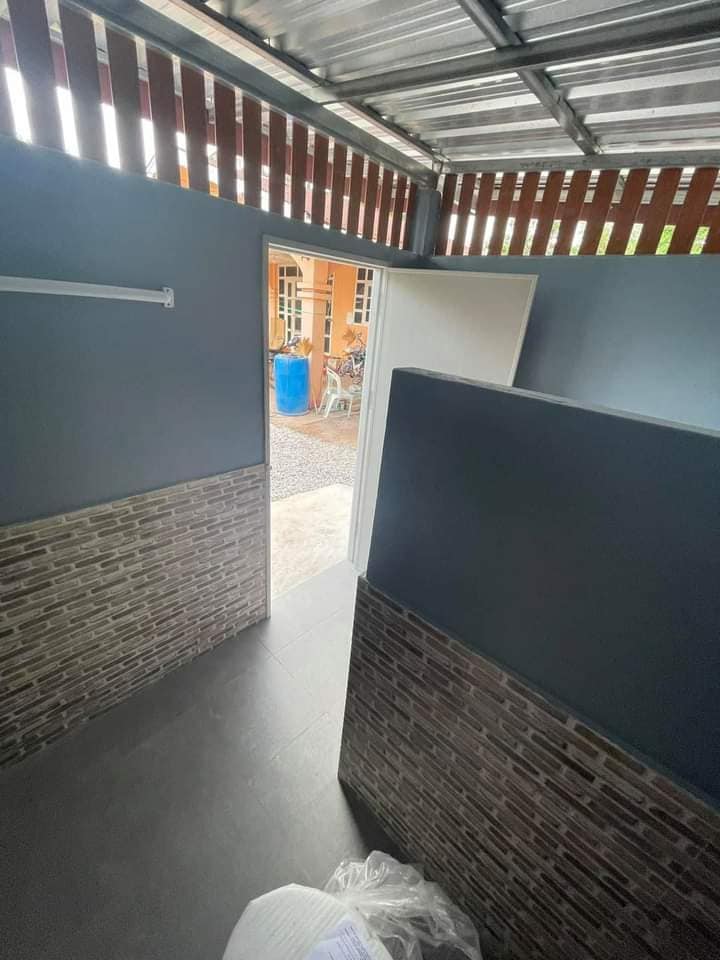 ไอเดีย ห้องน้ำรับแขกนอกตัวบ้าน ขนาด 2.5x2 เมตร ค่าแรงช่าง ฉาบปูน ปูกระเบื้อง