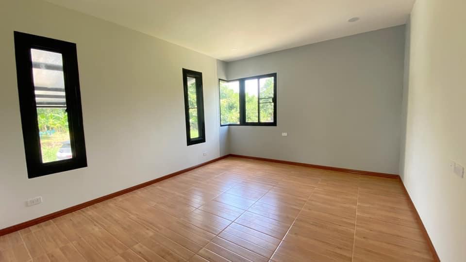 บ้านโมเดิร์นยกสูง 3 ห้องนอน งบ 1.185 ล้านบาท