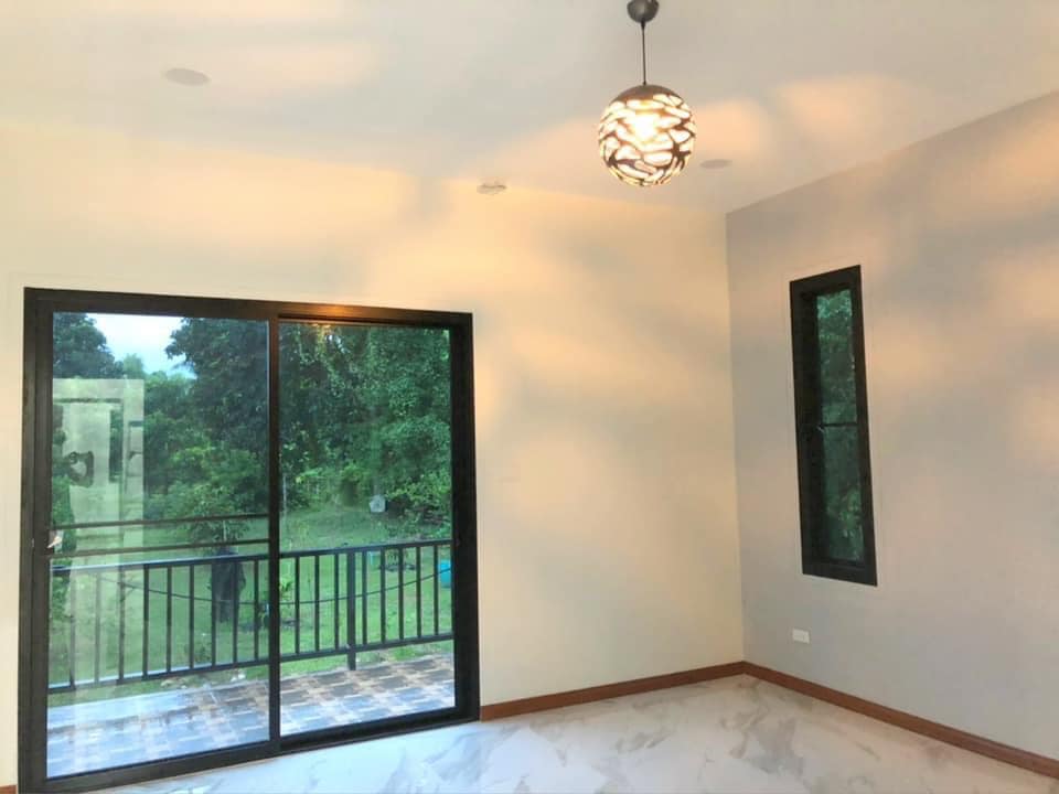 บ้านโมเดิร์นยกสูง 3 ห้องนอน งบ 1.185 ล้านบาท