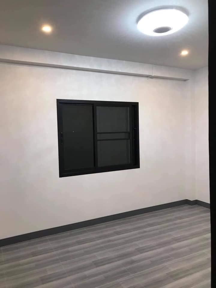 โมเดิร์น 2 ชั้น 4 ห้องนอน งบ 1.8 ล้าน