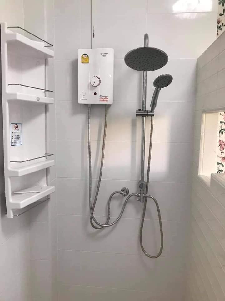 โมเดิร์น 2 ชั้น 4 ห้องนอน งบ 1.8 ล้าน