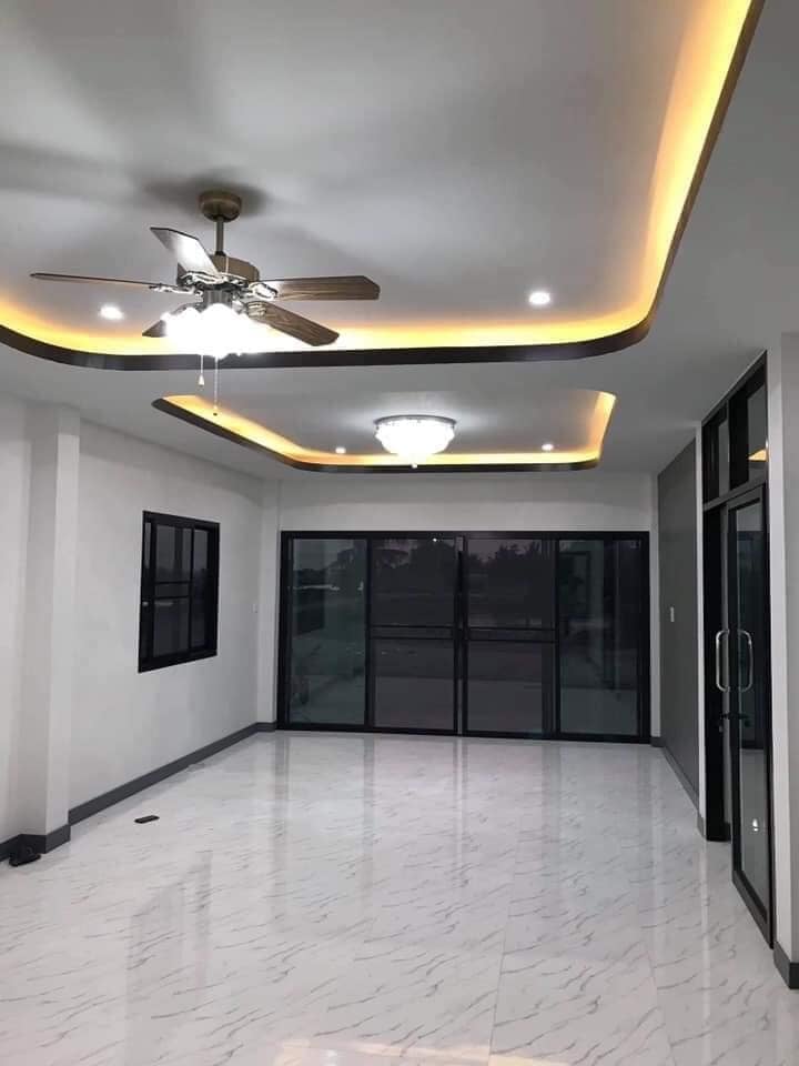 โมเดิร์น 2 ชั้น 4 ห้องนอน งบ 1.8 ล้าน