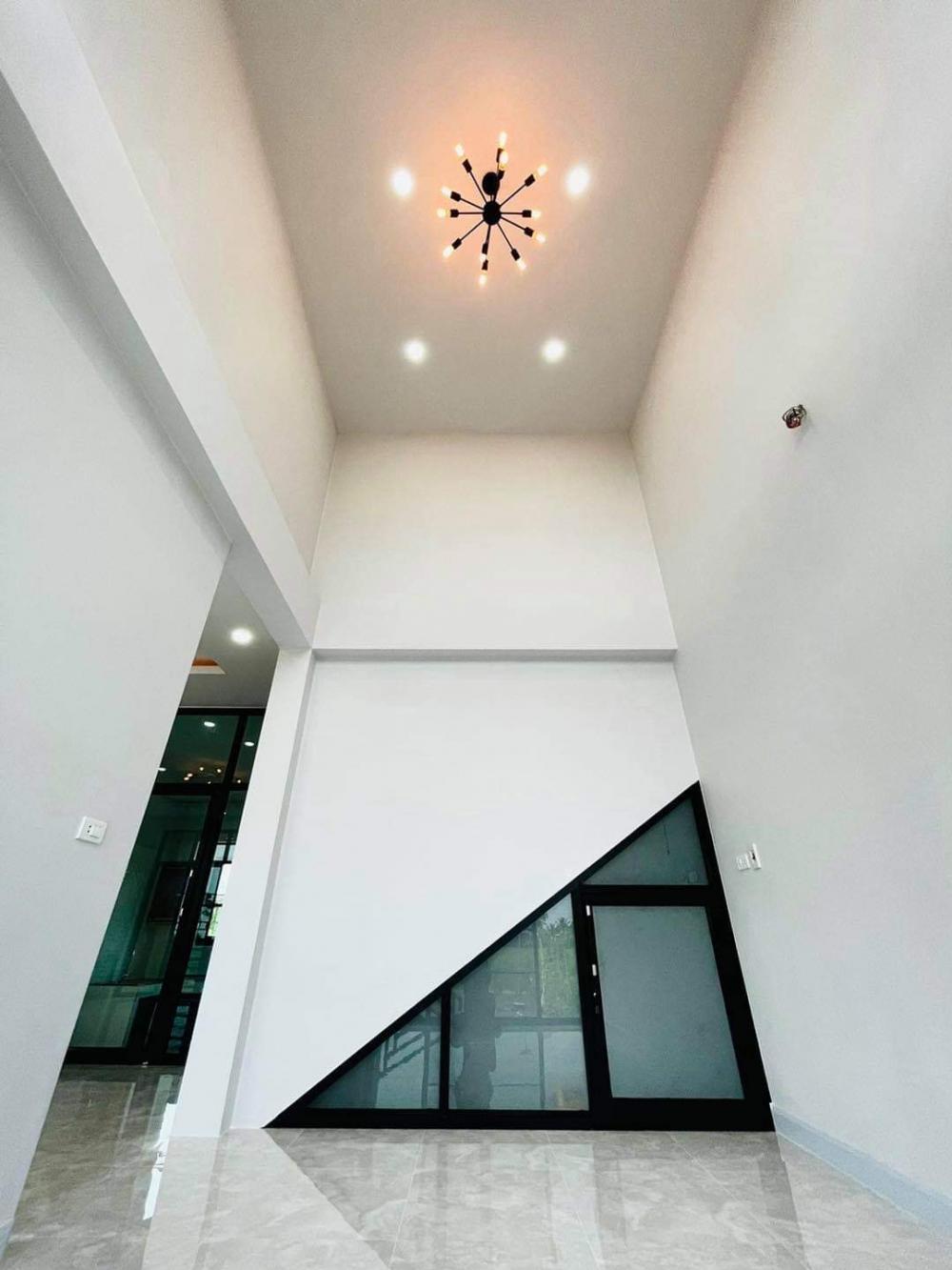 บ้านขนาดชั้นครึ่ง ดีไซน์สไตล์โมเดิร์นผสานกลิ่นอายนอร์ดิก