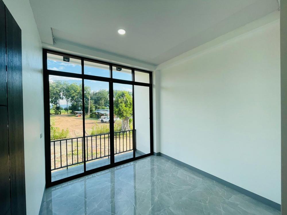 บ้านทรงกล่อง 3 ห้องนอน