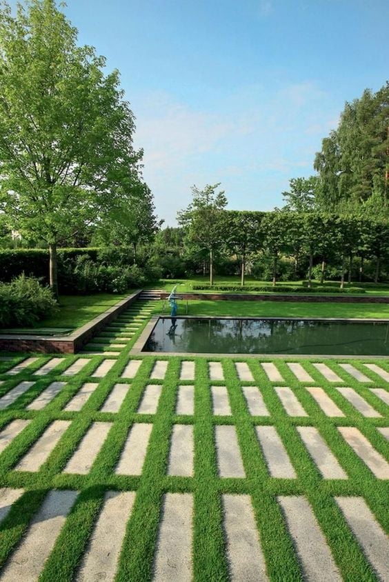 ไอเดียปูพื้นตัวหนอนทางเดิน สวยงามแบบไม่ซ้ำใคร