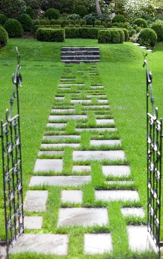 ไอเดียปูพื้นตัวหนอนทางเดิน สวยงามแบบไม่ซ้ำใคร