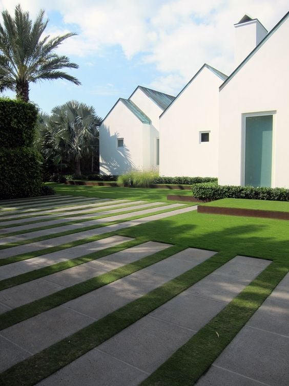 ไอเดียปูพื้นตัวหนอนทางเดิน สวยงามแบบไม่ซ้ำใคร