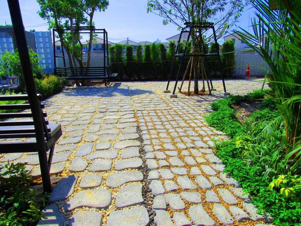 ไอเดียปูพื้นตัวหนอนทางเดิน สวยงามแบบไม่ซ้ำใคร