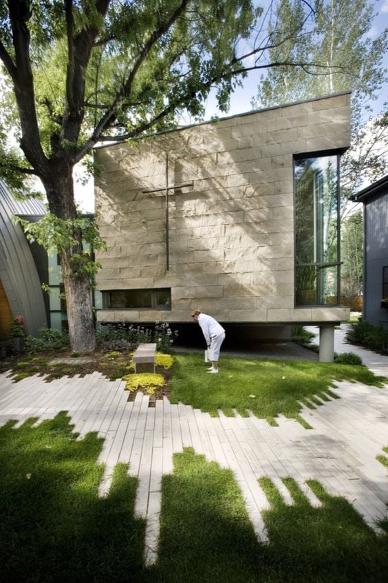 ไอเดียปูพื้นตัวหนอนทางเดิน สวยงามแบบไม่ซ้ำใคร