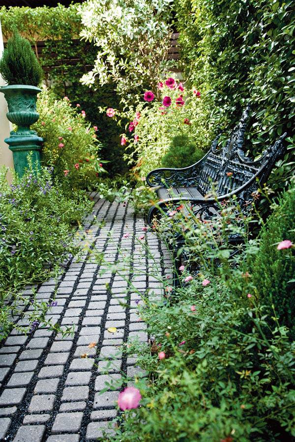 ไอเดียปูพื้นตัวหนอนทางเดิน สวยงามแบบไม่ซ้ำใคร