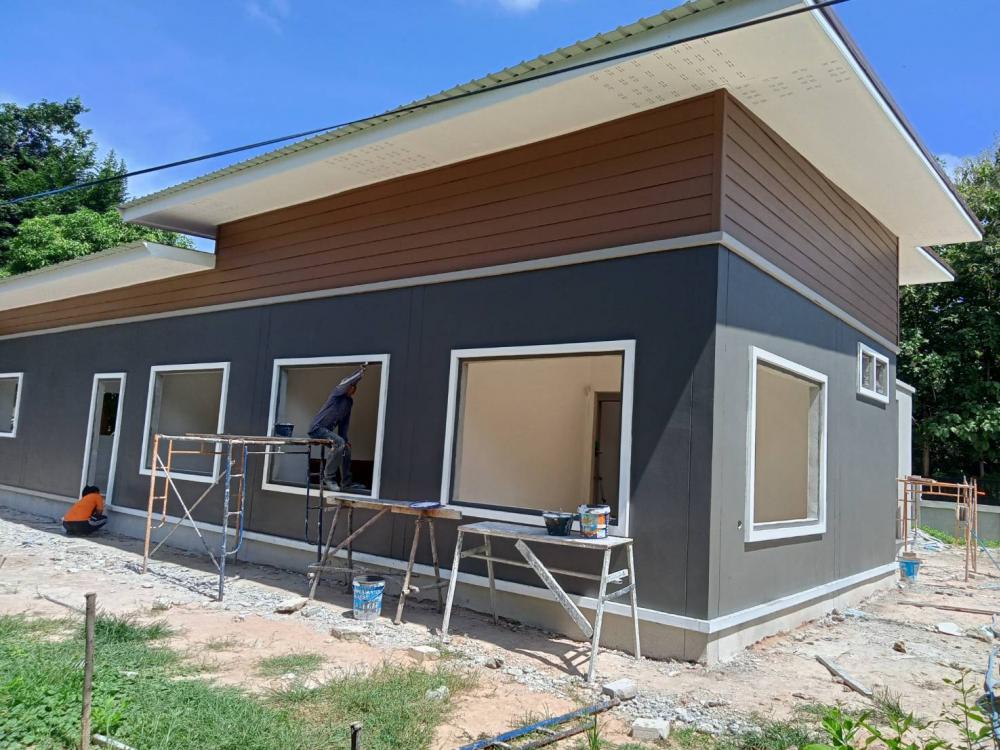 บ้านโมเดิร์น สีโทนเข้มๆ 4 ห้องนอน งบ 1.6 ล้านกว่า