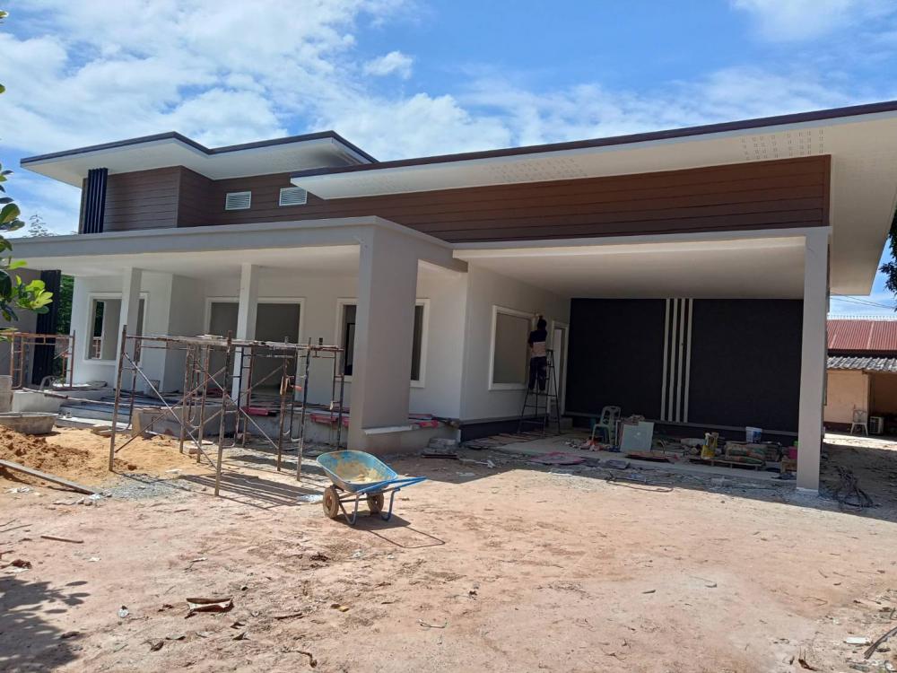 บ้านโมเดิร์น สีโทนเข้มๆ 4 ห้องนอน งบ 1.6 ล้านกว่า