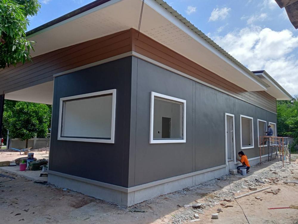 บ้านโมเดิร์น สีโทนเข้มๆ 4 ห้องนอน งบ 1.6 ล้านกว่า