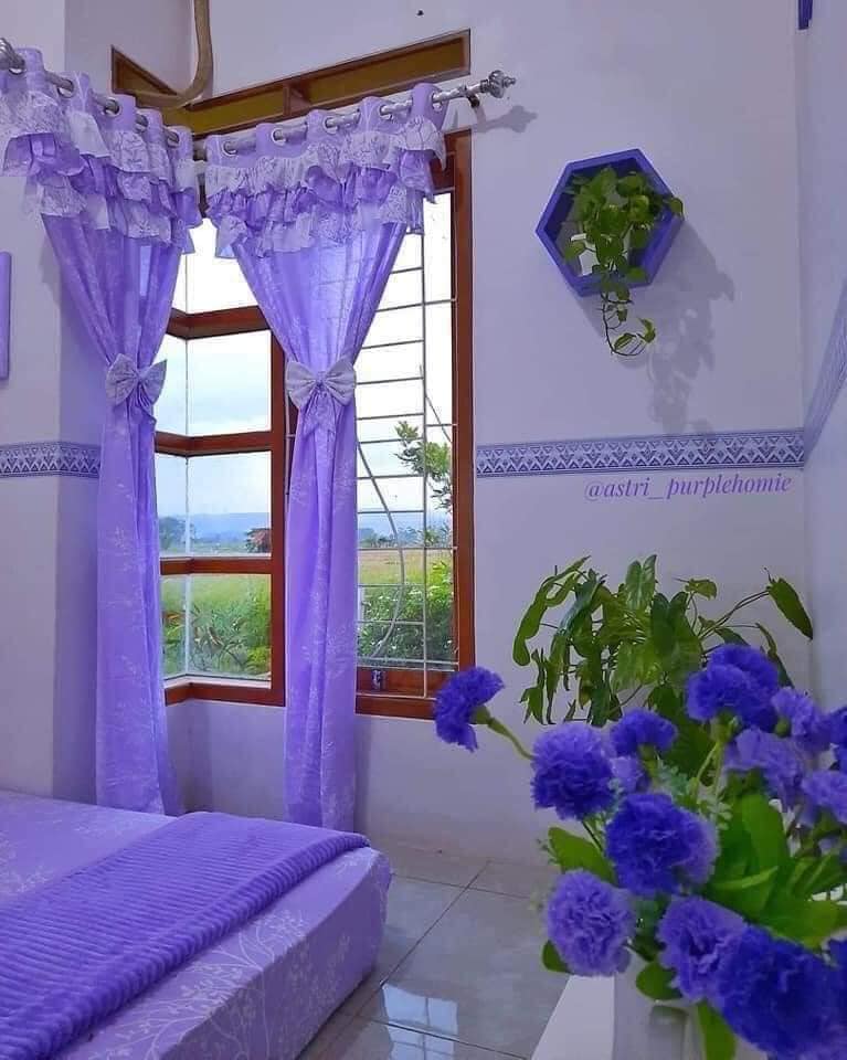 ตกแต่งทุกส่วนของบ้านเป็นสีม่วงทั้งหมดเลย เอาใจคนคลั่งไคล้สีม่วง