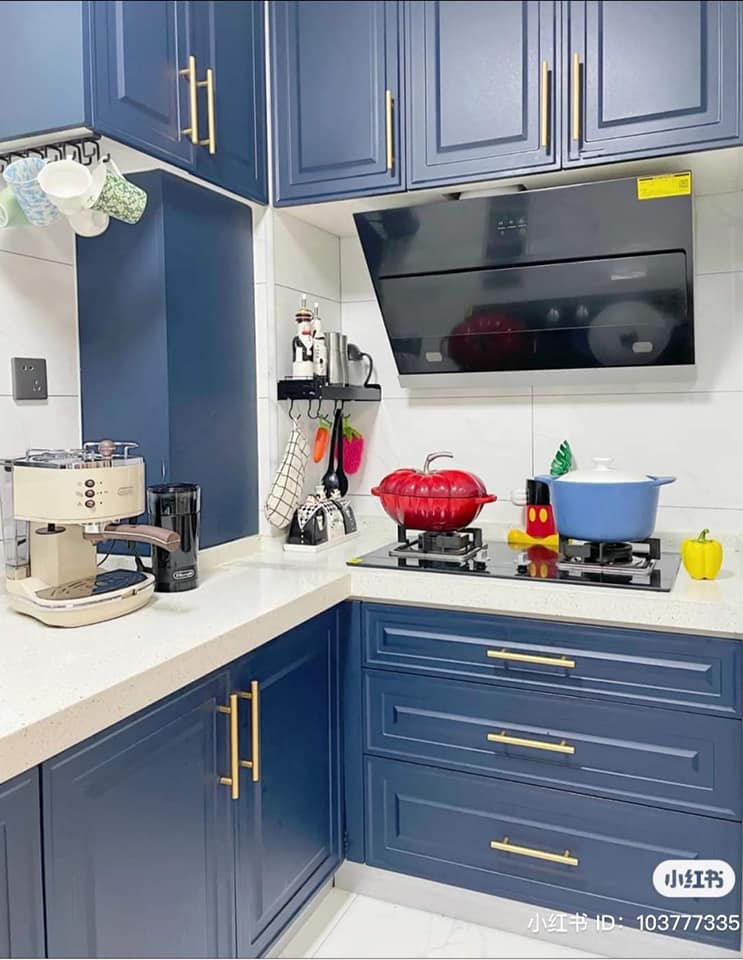 ตกแต่งภายในด้วยโทนสีฟ้าอมเทา ทำให้บ้านน่าอยู่สีสวยเย็นสบายตามากๆ