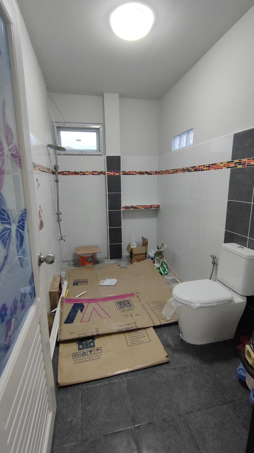 บ้านโมเดิร์น 3 ห้องนอน ขนาด 180 ตร.ม. (แต่ละห้องใหญ่มาก) งบ 1.5 ล้านบาท