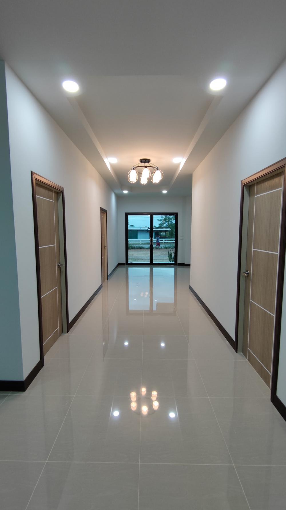 บ้านโมเดิร์น 3 ห้องนอน ขนาด 180 ตร.ม. (แต่ละห้องใหญ่มาก) งบ 1.5 ล้านบาท