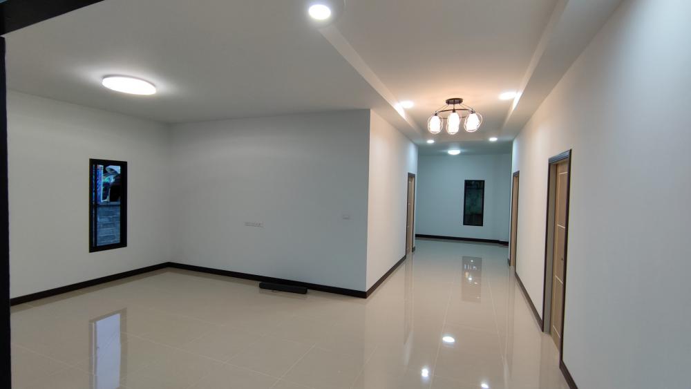 บ้านโมเดิร์น 3 ห้องนอน ขนาด 180 ตร.ม. (แต่ละห้องใหญ่มาก) งบ 1.5 ล้านบาท