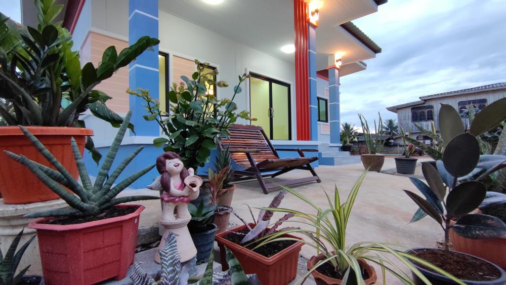 บ้านโมเดิร์น 3 ห้องนอน ขนาด 180 ตร.ม. (แต่ละห้องใหญ่มาก) งบ 1.5 ล้านบาท