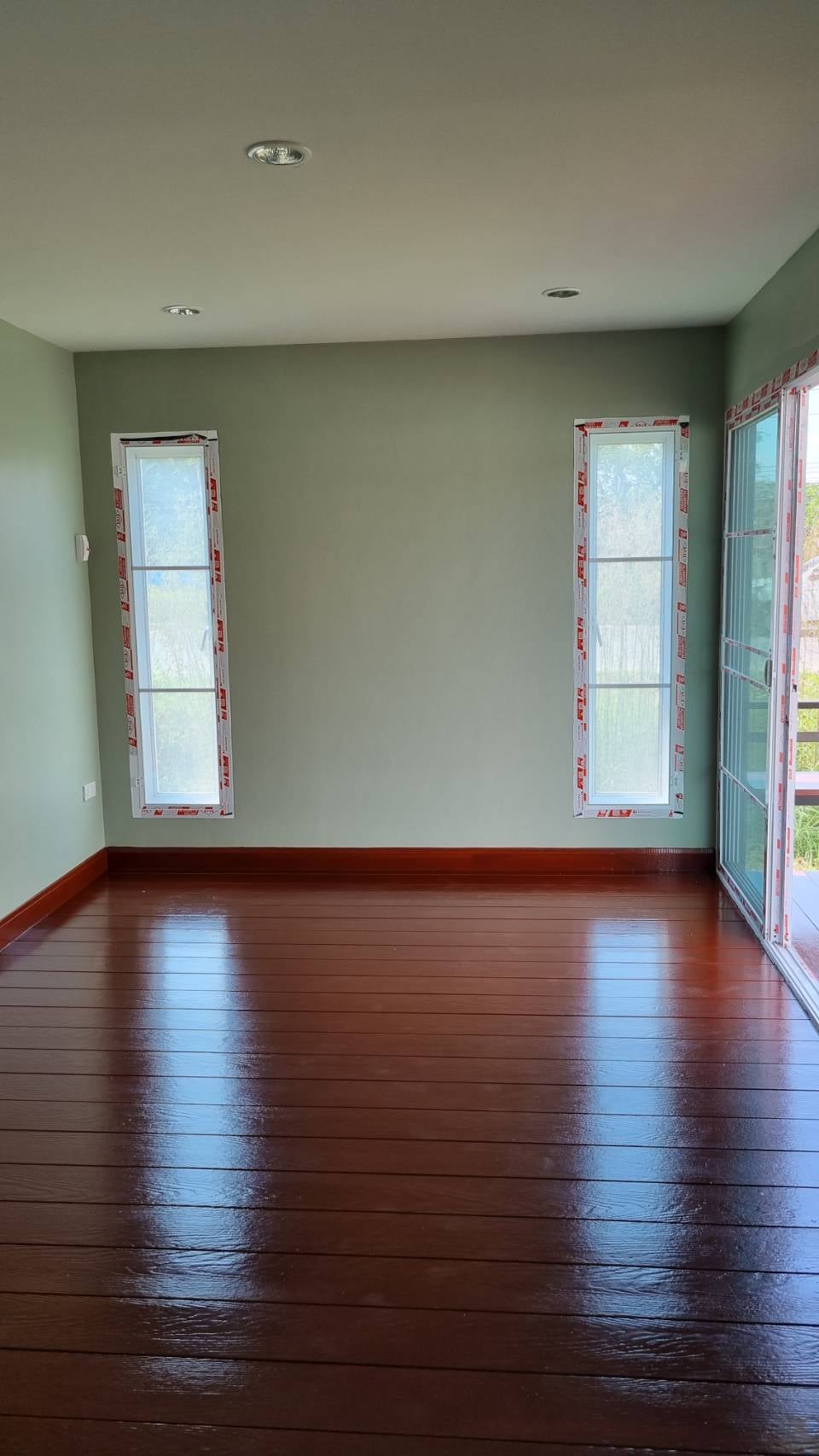 บ้านน็อคดาวน์พร้อมอยู่ 295,000 บาท (1 ห้องนอน 1 ห้องน้ำ มีระเบียงหน้าบ้าน)