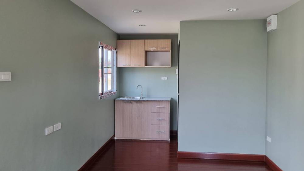 บ้านน็อคดาวน์พร้อมอยู่ 295,000 บาท (1 ห้องนอน 1 ห้องน้ำ มีระเบียงหน้าบ้าน)