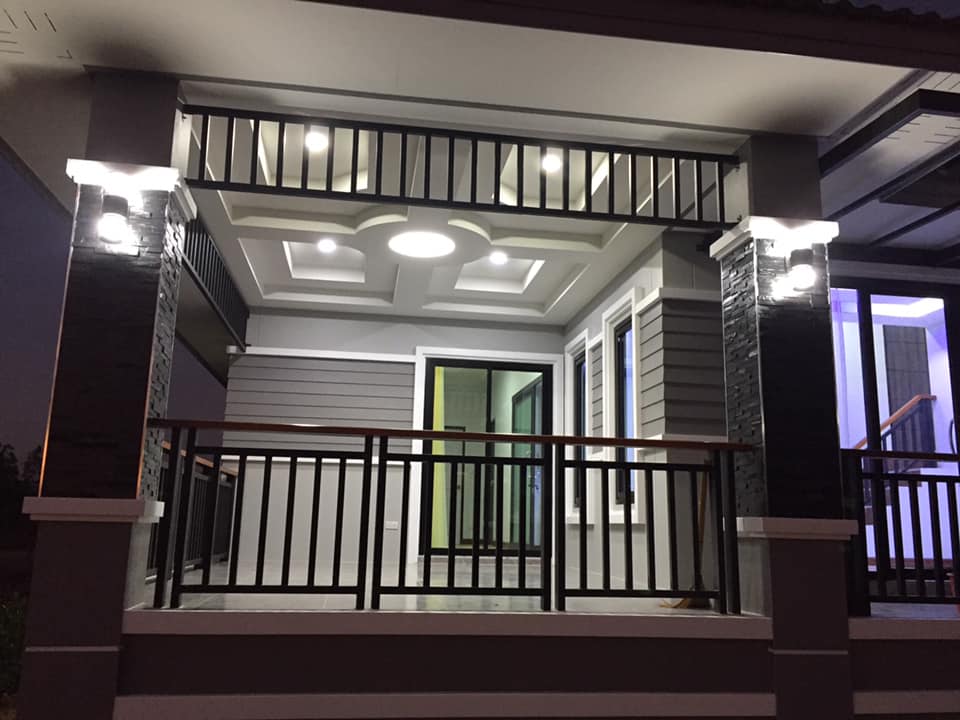 บ้านชั้นครึ่ง 162 ตรม.แบ่งฟังค์ชั่นเป็น 3 ห้องนอน 2 ห้องน้ำ 1 ห้องครัว 1 ห้องรับแขก 1 ระเบียงนั่งเล่นกว้างๆ  งบ 1.6 ล้าน