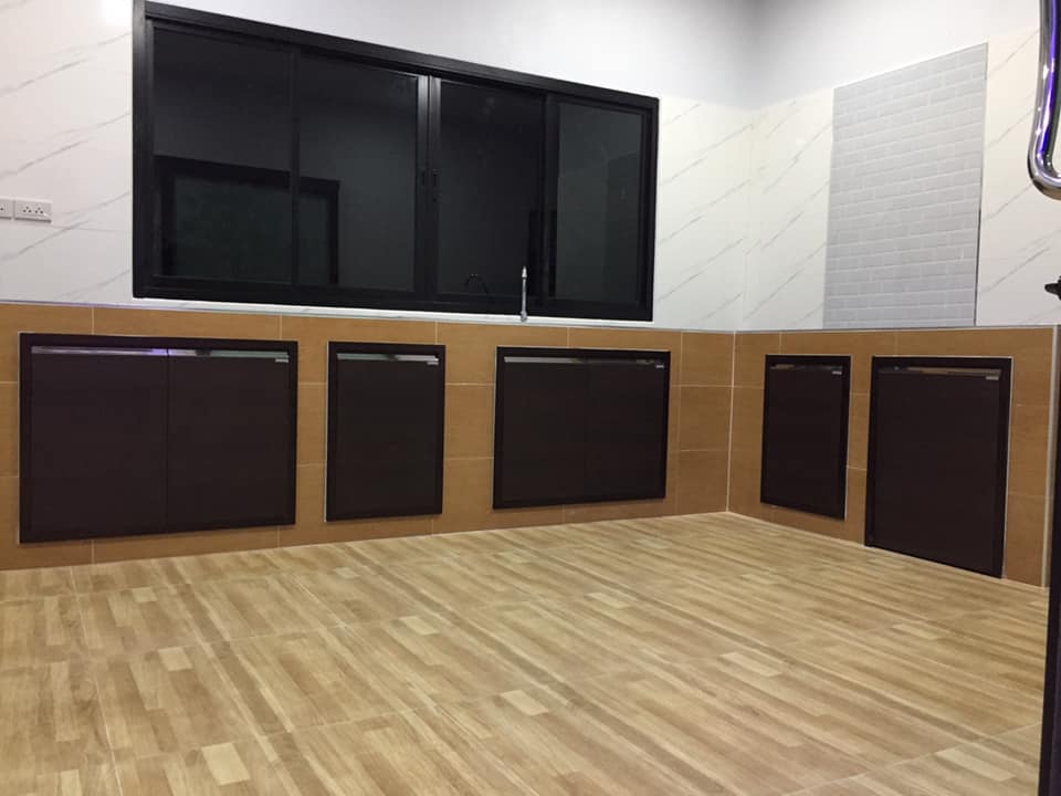 บ้านชั้นครึ่ง 162 ตรม.แบ่งฟังค์ชั่นเป็น 3 ห้องนอน 2 ห้องน้ำ 1 ห้องครัว 1 ห้องรับแขก 1 ระเบียงนั่งเล่นกว้างๆ  งบ 1.6 ล้าน