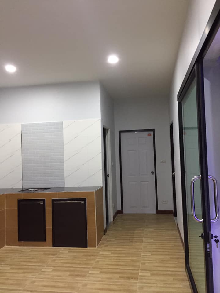 บ้านชั้นครึ่ง 162 ตรม.แบ่งฟังค์ชั่นเป็น 3 ห้องนอน 2 ห้องน้ำ 1 ห้องครัว 1 ห้องรับแขก 1 ระเบียงนั่งเล่นกว้างๆ  งบ 1.6 ล้าน