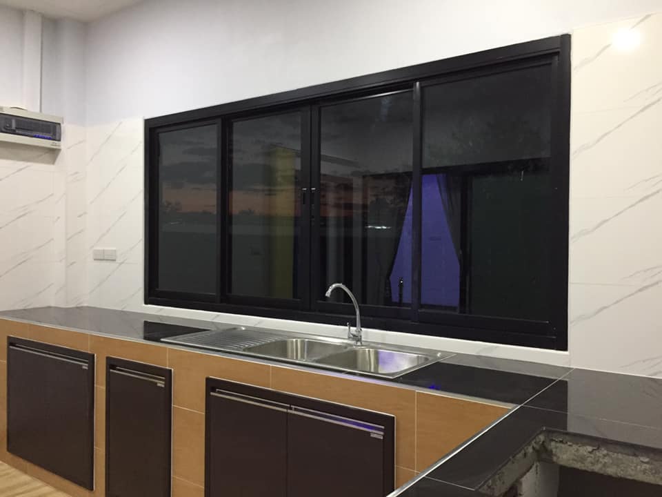 บ้านชั้นครึ่ง 162 ตรม.แบ่งฟังค์ชั่นเป็น 3 ห้องนอน 2 ห้องน้ำ 1 ห้องครัว 1 ห้องรับแขก 1 ระเบียงนั่งเล่นกว้างๆ  งบ 1.6 ล้าน