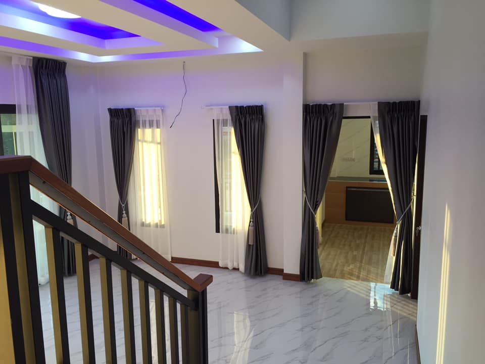 บ้านชั้นครึ่ง 162 ตรม.แบ่งฟังค์ชั่นเป็น 3 ห้องนอน 2 ห้องน้ำ 1 ห้องครัว 1 ห้องรับแขก 1 ระเบียงนั่งเล่นกว้างๆ  งบ 1.6 ล้าน