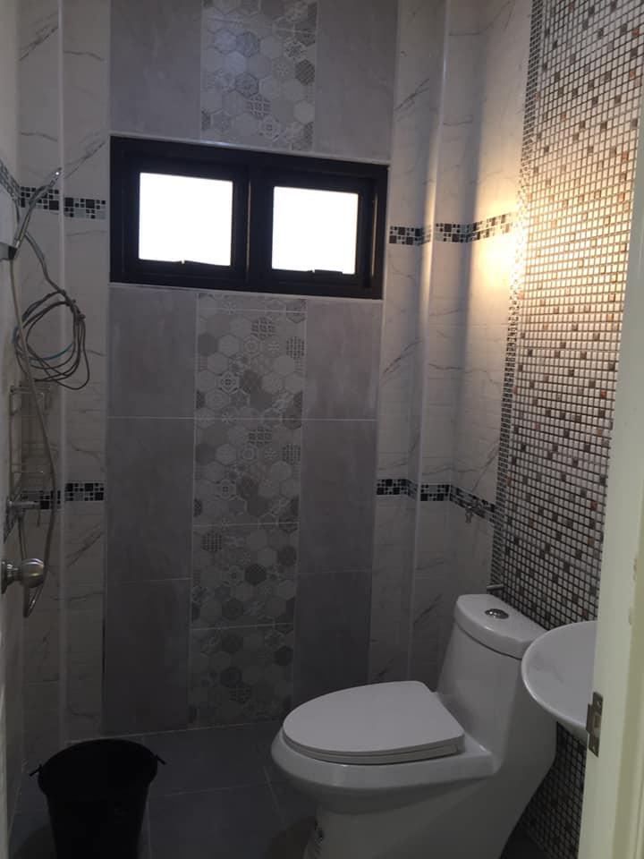 บ้านชั้นครึ่ง 162 ตรม.แบ่งฟังค์ชั่นเป็น 3 ห้องนอน 2 ห้องน้ำ 1 ห้องครัว 1 ห้องรับแขก 1 ระเบียงนั่งเล่นกว้างๆ  งบ 1.6 ล้าน