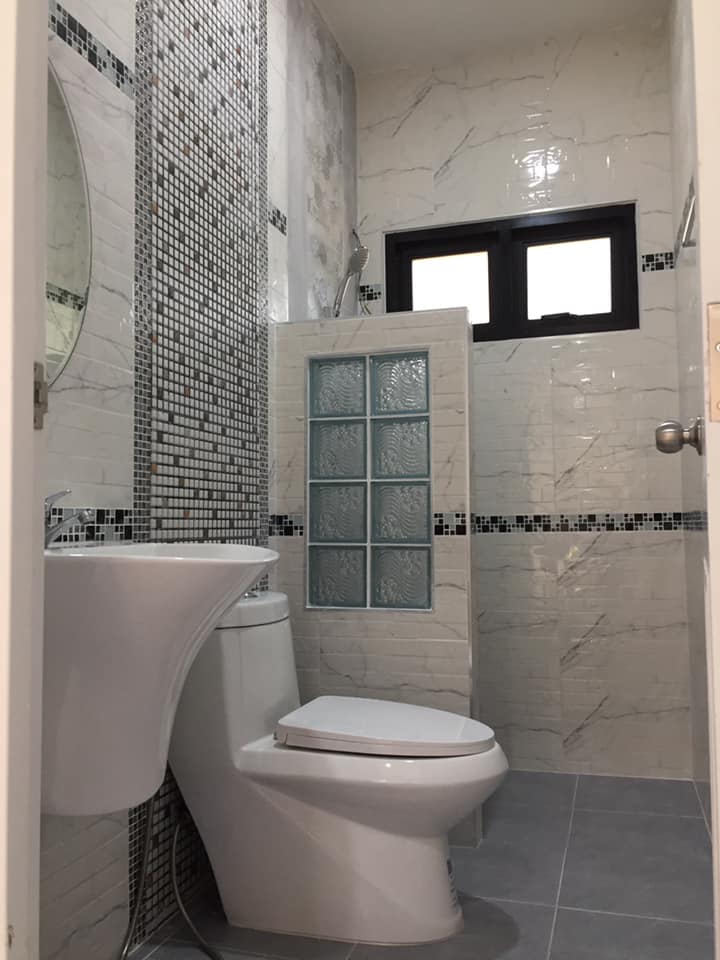 บ้านชั้นครึ่ง 162 ตรม.แบ่งฟังค์ชั่นเป็น 3 ห้องนอน 2 ห้องน้ำ 1 ห้องครัว 1 ห้องรับแขก 1 ระเบียงนั่งเล่นกว้างๆ  งบ 1.6 ล้าน