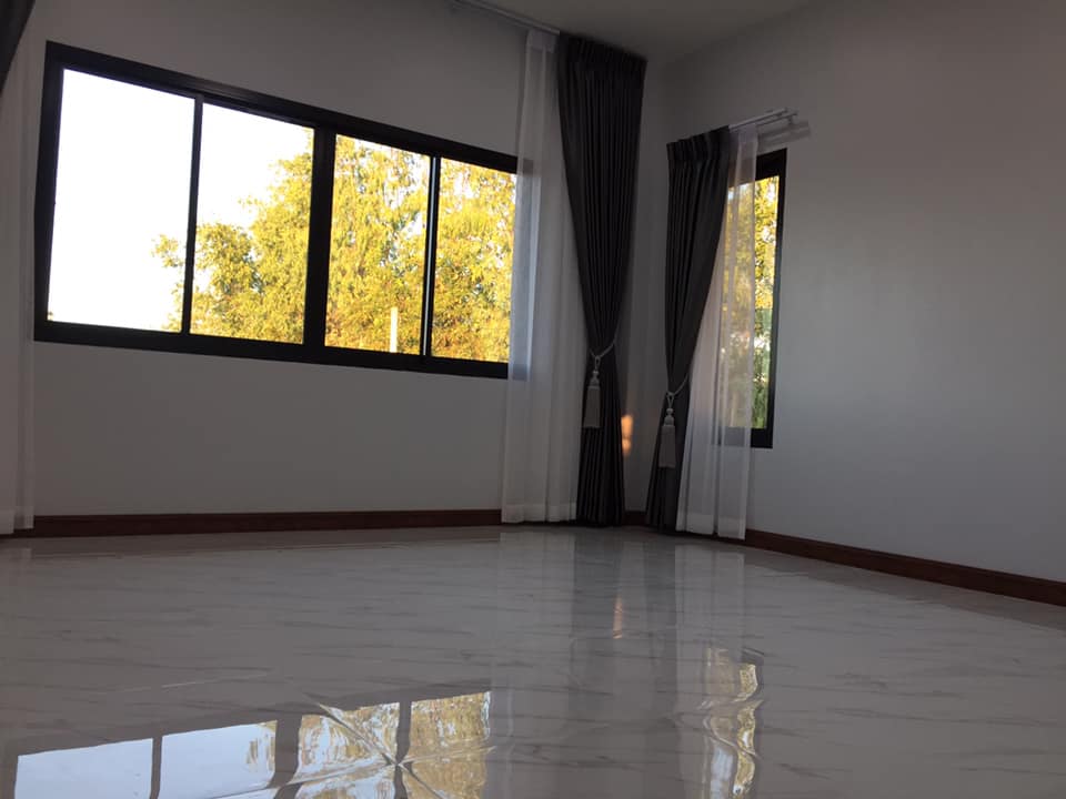 บ้านชั้นครึ่ง 162 ตรม.แบ่งฟังค์ชั่นเป็น 3 ห้องนอน 2 ห้องน้ำ 1 ห้องครัว 1 ห้องรับแขก 1 ระเบียงนั่งเล่นกว้างๆ  งบ 1.6 ล้าน