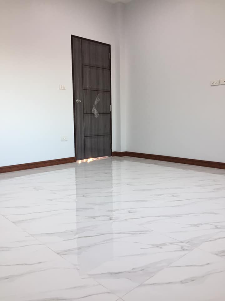 บ้านชั้นครึ่ง 162 ตรม.แบ่งฟังค์ชั่นเป็น 3 ห้องนอน 2 ห้องน้ำ 1 ห้องครัว 1 ห้องรับแขก 1 ระเบียงนั่งเล่นกว้างๆ  งบ 1.6 ล้าน