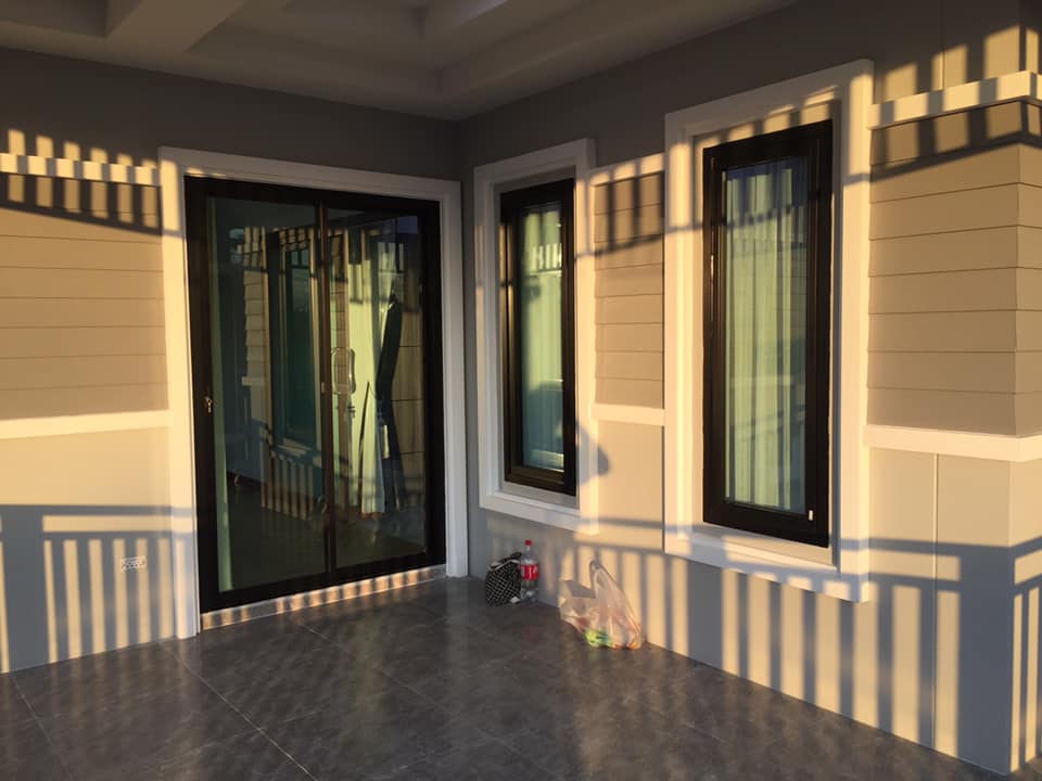 บ้านชั้นครึ่ง 162 ตรม.แบ่งฟังค์ชั่นเป็น 3 ห้องนอน 2 ห้องน้ำ 1 ห้องครัว 1 ห้องรับแขก 1 ระเบียงนั่งเล่นกว้างๆ  งบ 1.6 ล้าน